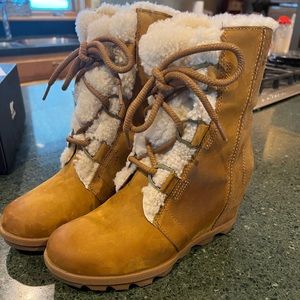 SOREL JOAN OF ARTIC SHEARLING WEDGE LACE-UP BROWN SUEDE BOOTIES